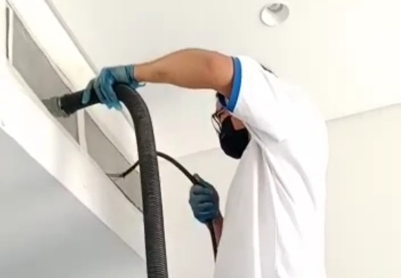 Expert Tips on AC Duct Cleaning to Beat Dubai’s Dust Storms